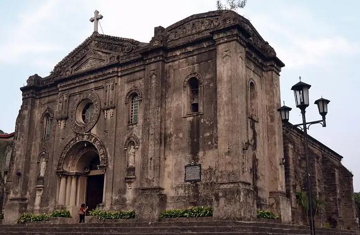 菲律宾警方在巴科洛德市逮捕了一名涉嫌强奸未成年人的神父