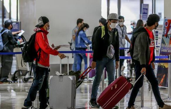 菲律宾马尼拉机场拦截了一位携带大量金银珠宝入境的中国游客