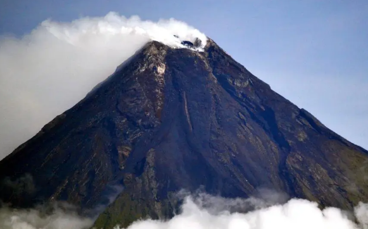 菲律宾马荣火山大爆发