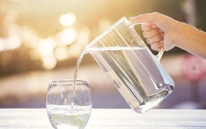 菲律宾卫生部提醒民众多喝水 避免在旱季中暑