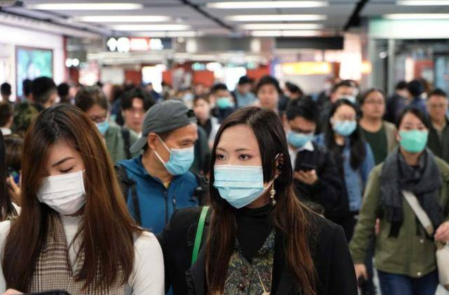 菲律宾国际机场航站楼不再强制佩戴口罩啦！民众可以自愿佩戴口罩