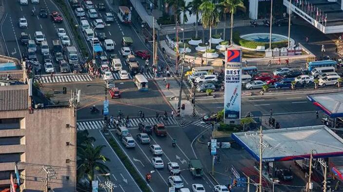 菲律宾马尼拉市府宣布将人行道改造为停车位