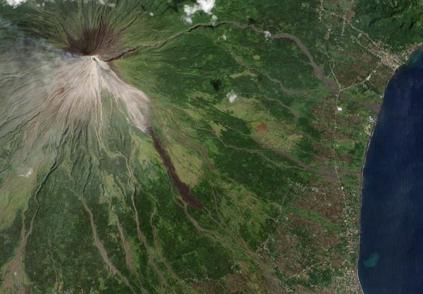  菲律宾马荣火山介绍