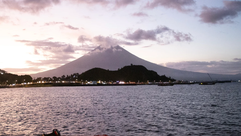菲律宾火山在哪个地方(火山旅游景点)