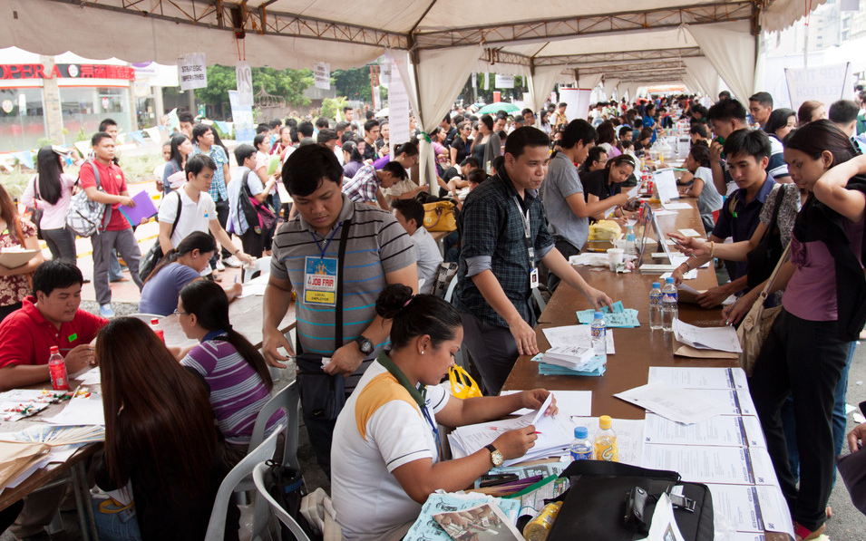 菲律宾：预计外资涌入，参议长推动劳动力技能提升