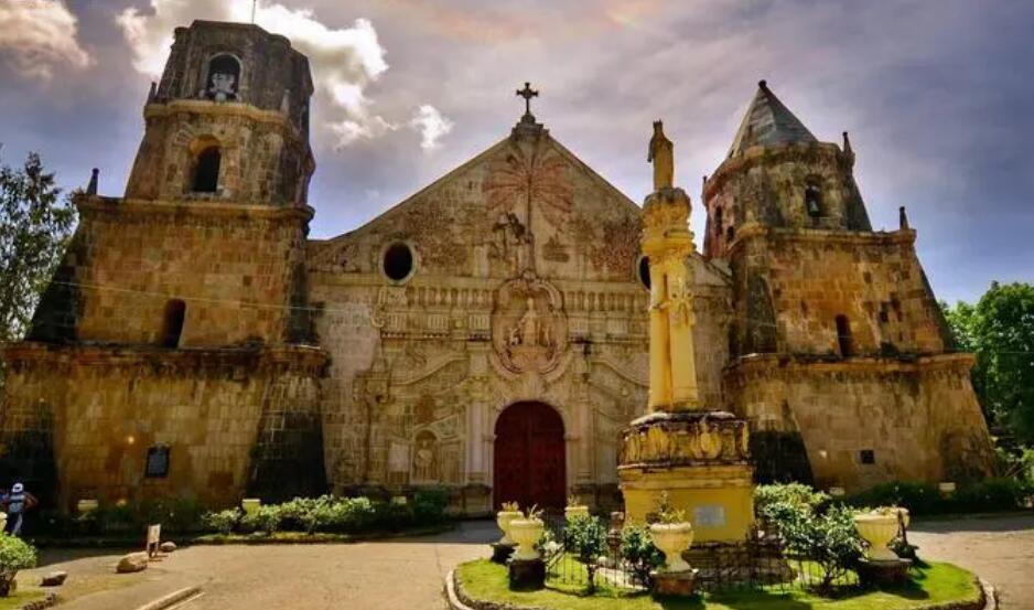 菲律宾警方在巴科洛德市逮捕了一名涉嫌强奸未成年人的神父