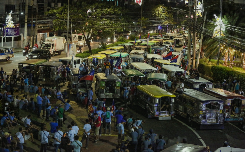 菲律宾大马尼拉地区交通堵塞状态是个