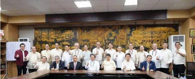 工业家和慈善家施东方博士荣膺菲律宾商联总会第34届理事长
