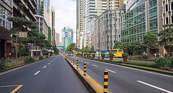 菲律宾马尼拉市府宣布将人行道改造为停车位 解决街头停车的难题