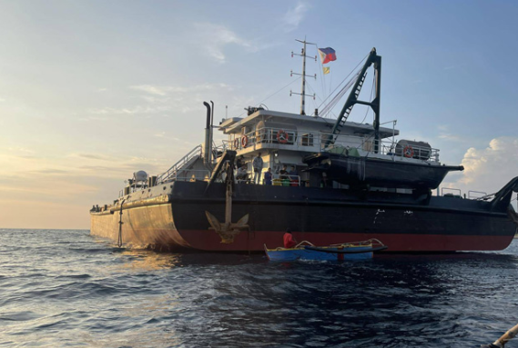 菲律宾海岸警卫队拘留7名我国船员