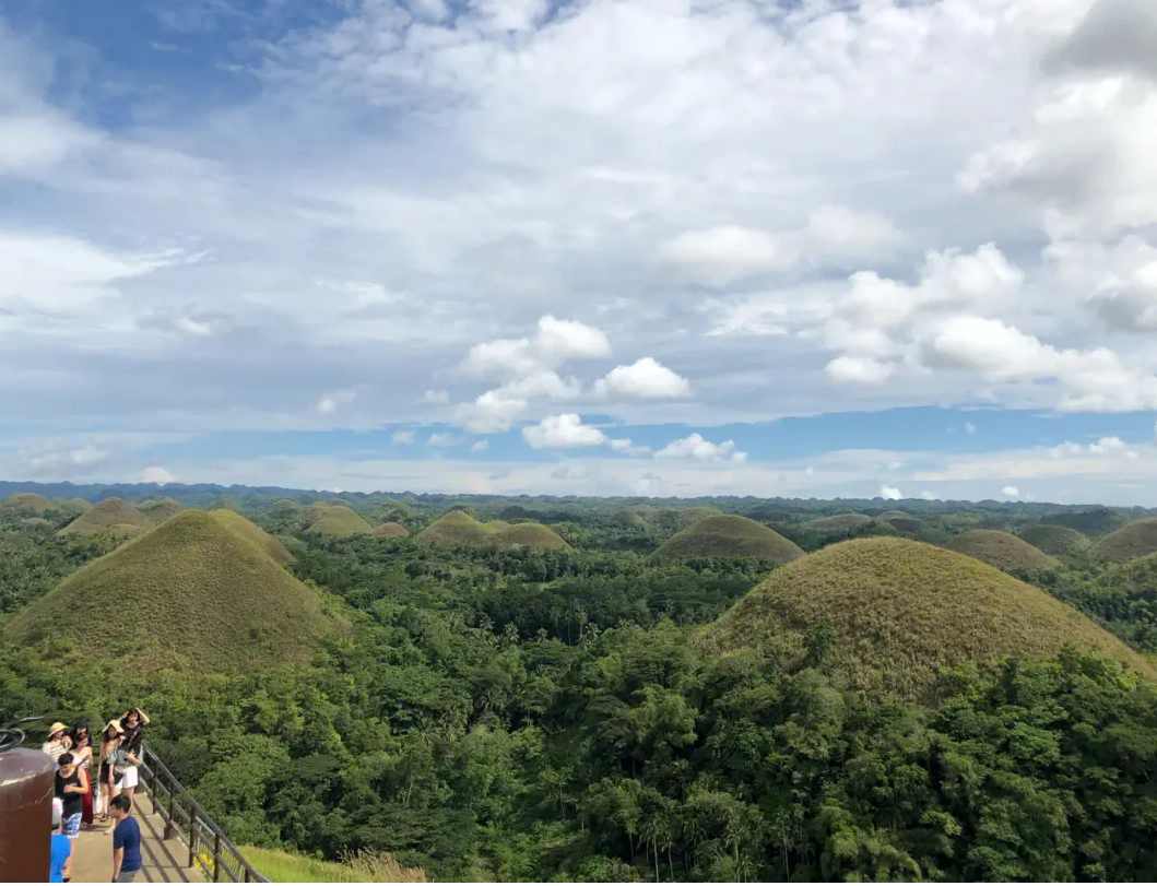 菲律宾最大的巧克力山
